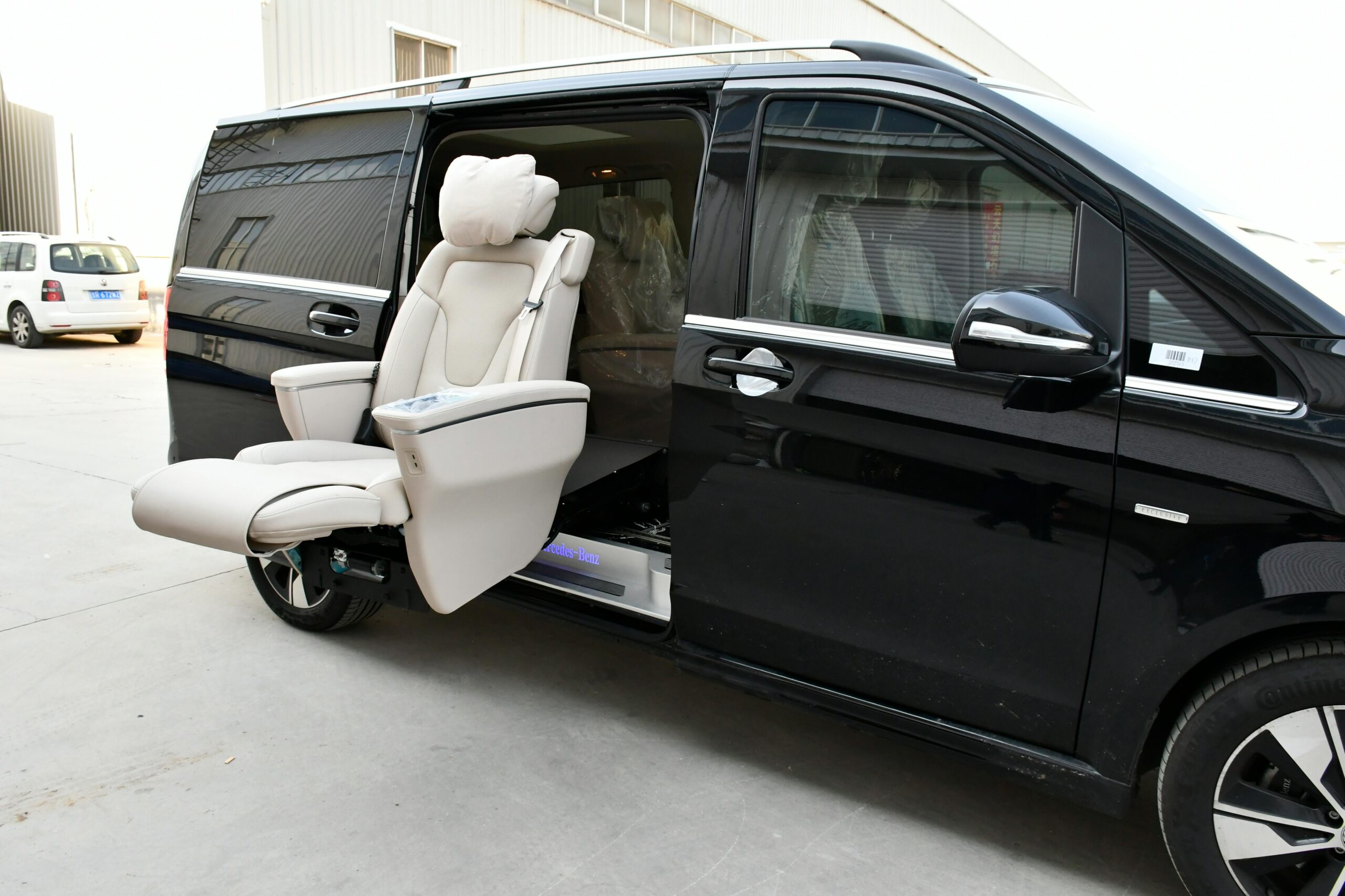 Mercedes-Benz V-Class with White Leather Seat